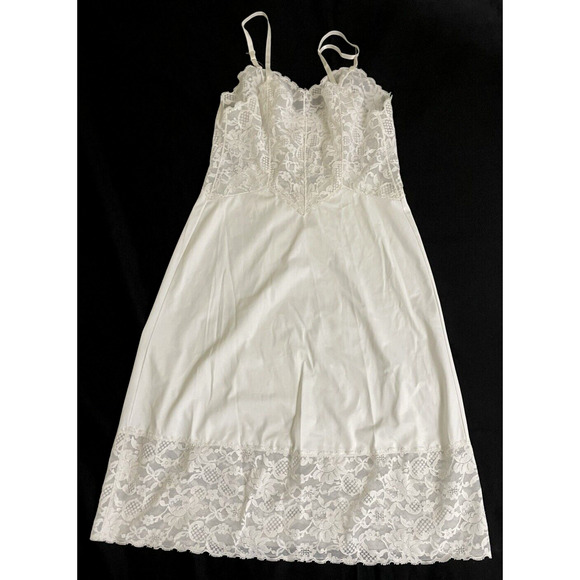 Vtg. Vanity Fair Full Slip Nylon Lace Ladies Lingerie 34 White Tan Made in USA - Picture 3 of 9